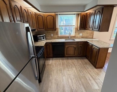 1711 Robinson Avenue - Photo Thumbnail 8