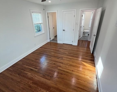 1711 Robinson Avenue - Photo Thumbnail 11