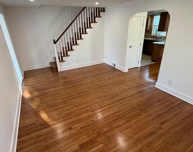 1711 Robinson Avenue - Photo Thumbnail 5