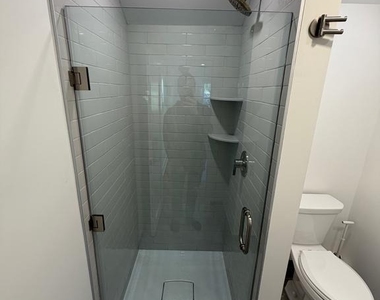 1711 Robinson Avenue - Photo Thumbnail 13