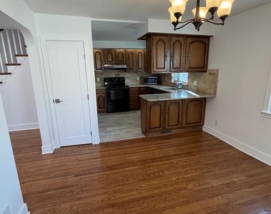 1711 Robinson Avenue - Photo Thumbnail 7