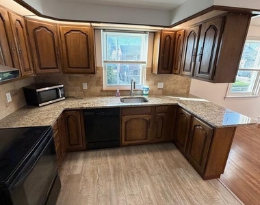 1711 Robinson Avenue - Photo Thumbnail 10