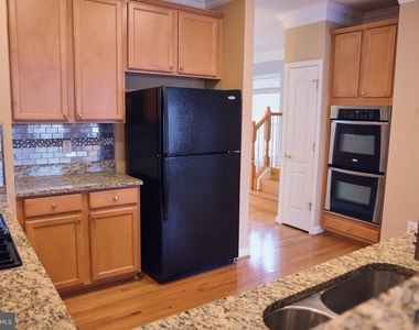 4324 Talmadge Circle - Photo Thumbnail 2