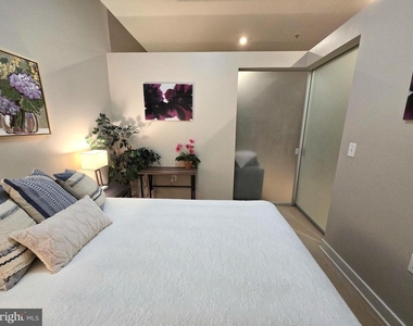 1320 Fenwick Lane - Photo Thumbnail 14