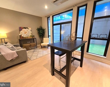 1320 Fenwick Lane - Photo Thumbnail 4