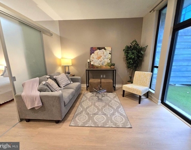 1320 Fenwick Lane - Photo Thumbnail 3