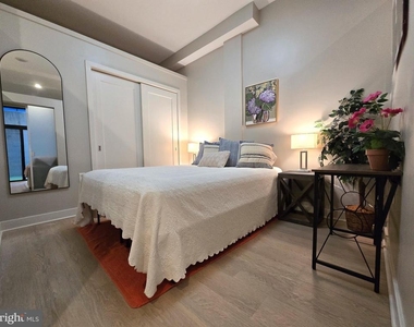 1320 Fenwick Lane - Photo Thumbnail 13