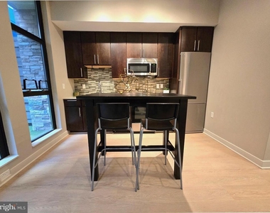 1320 Fenwick Lane - Photo Thumbnail 10