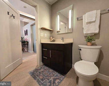 1320 Fenwick Lane - Photo Thumbnail 15
