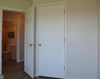 7104 Collinsworth Place - Photo Thumbnail 11