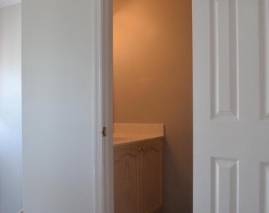 7104 Collinsworth Place - Photo Thumbnail 5