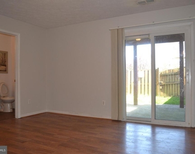 7104 Collinsworth Place - Photo Thumbnail 16