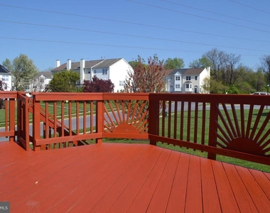 7104 Collinsworth Place - Photo Thumbnail 18