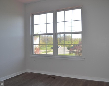 7104 Collinsworth Place - Photo Thumbnail 10