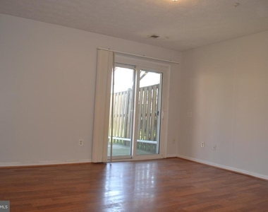 7104 Collinsworth Place - Photo Thumbnail 15