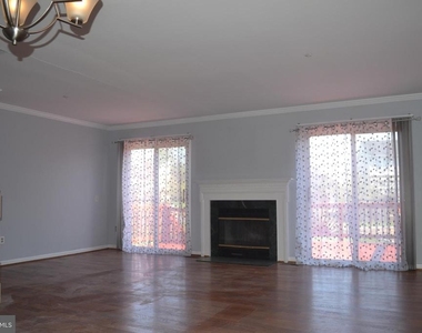 7104 Collinsworth Place - Photo Thumbnail 2