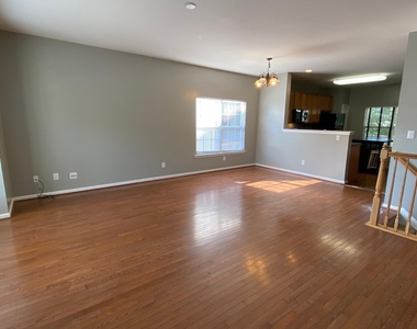 2810 Barrymore Street - Photo Thumbnail 3