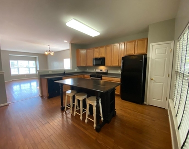 2810 Barrymore Street - Photo Thumbnail 8
