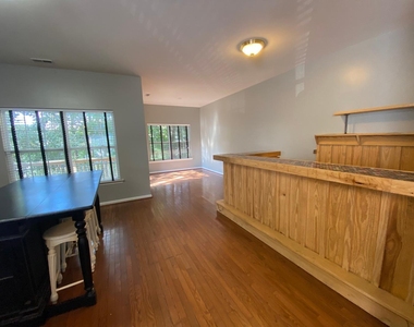 2810 Barrymore Street - Photo Thumbnail 5