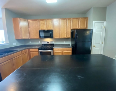 2810 Barrymore Street - Photo Thumbnail 7