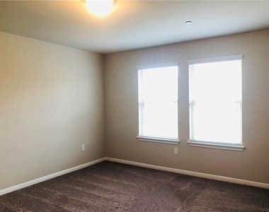2304 S Lakeline Blvd - Photo Thumbnail 10
