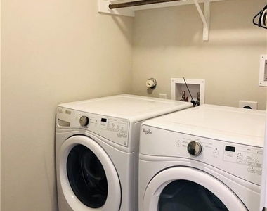 2304 S Lakeline Blvd - Photo Thumbnail 15