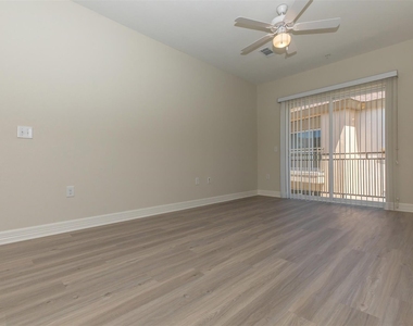 1201 W Whitestone Blvd - Photo Thumbnail 5