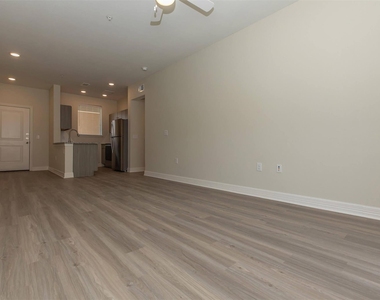 1201 W Whitestone Blvd - Photo Thumbnail 4