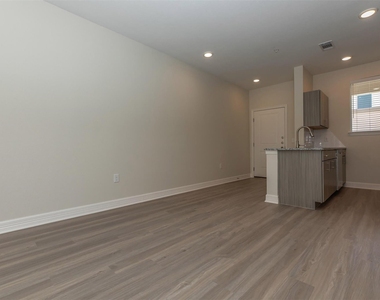 1201 W Whitestone Blvd - Photo Thumbnail 3