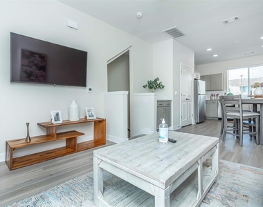 1201 W Whitestone Blvd - Photo Thumbnail 6