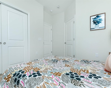1201 W Whitestone Blvd - Photo Thumbnail 10