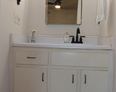 3400 Speedway St - Photo Thumbnail 18