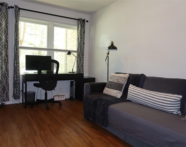 3400 Speedway St - Photo Thumbnail 3
