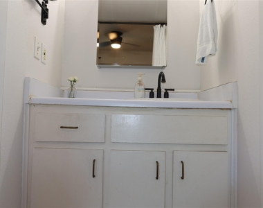 3400 Speedway St - Photo Thumbnail 19