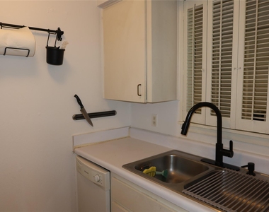 3400 Speedway St - Photo Thumbnail 11