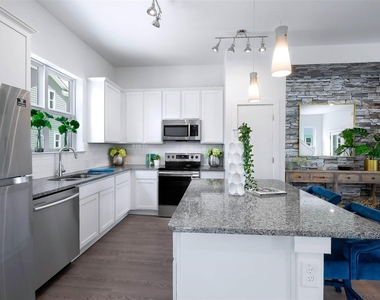 433 Leo Lane Ln - Photo Thumbnail 1