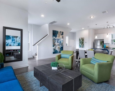 433 Leo Lane Ln - Photo Thumbnail 2