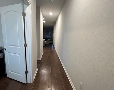 107 Hornbill Dr - Photo Thumbnail 2