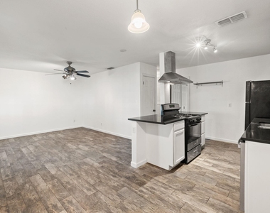 5803 Wellington Dr - Photo Thumbnail 3