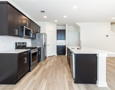 1848 Bonham Ln - Photo Thumbnail 8