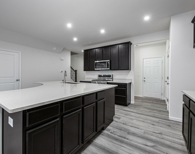 535 Watercress Drive - Photo Thumbnail 4