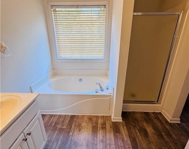 3165 Chandon Lane - Photo Thumbnail 5