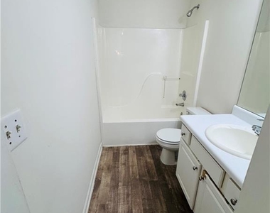 3165 Chandon Lane - Photo Thumbnail 8