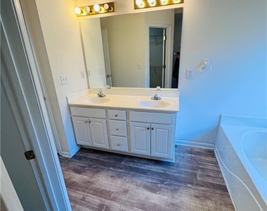 3165 Chandon Lane - Photo Thumbnail 6
