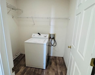 3165 Chandon Lane - Photo Thumbnail 12