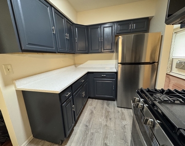 7320 N Rogers Avenue - Photo Thumbnail 2