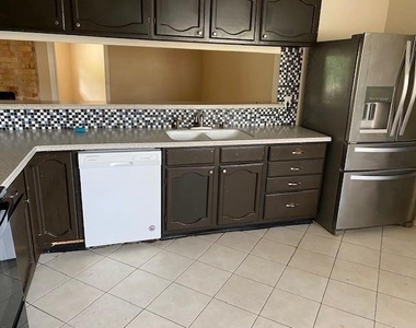 6507 Bridgegate Drive - Photo Thumbnail 4