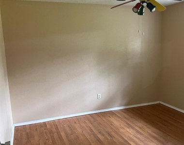 6507 Bridgegate Drive - Photo Thumbnail 7