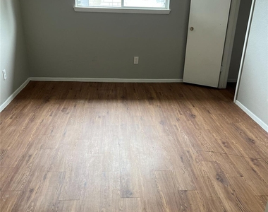 6507 Bridgegate Drive - Photo Thumbnail 10