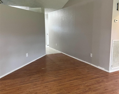 6507 Bridgegate Drive - Photo Thumbnail 14
